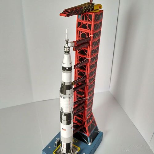 Model Kit Uss Iowa - 1:300 ölçekli USS Saturn V roket